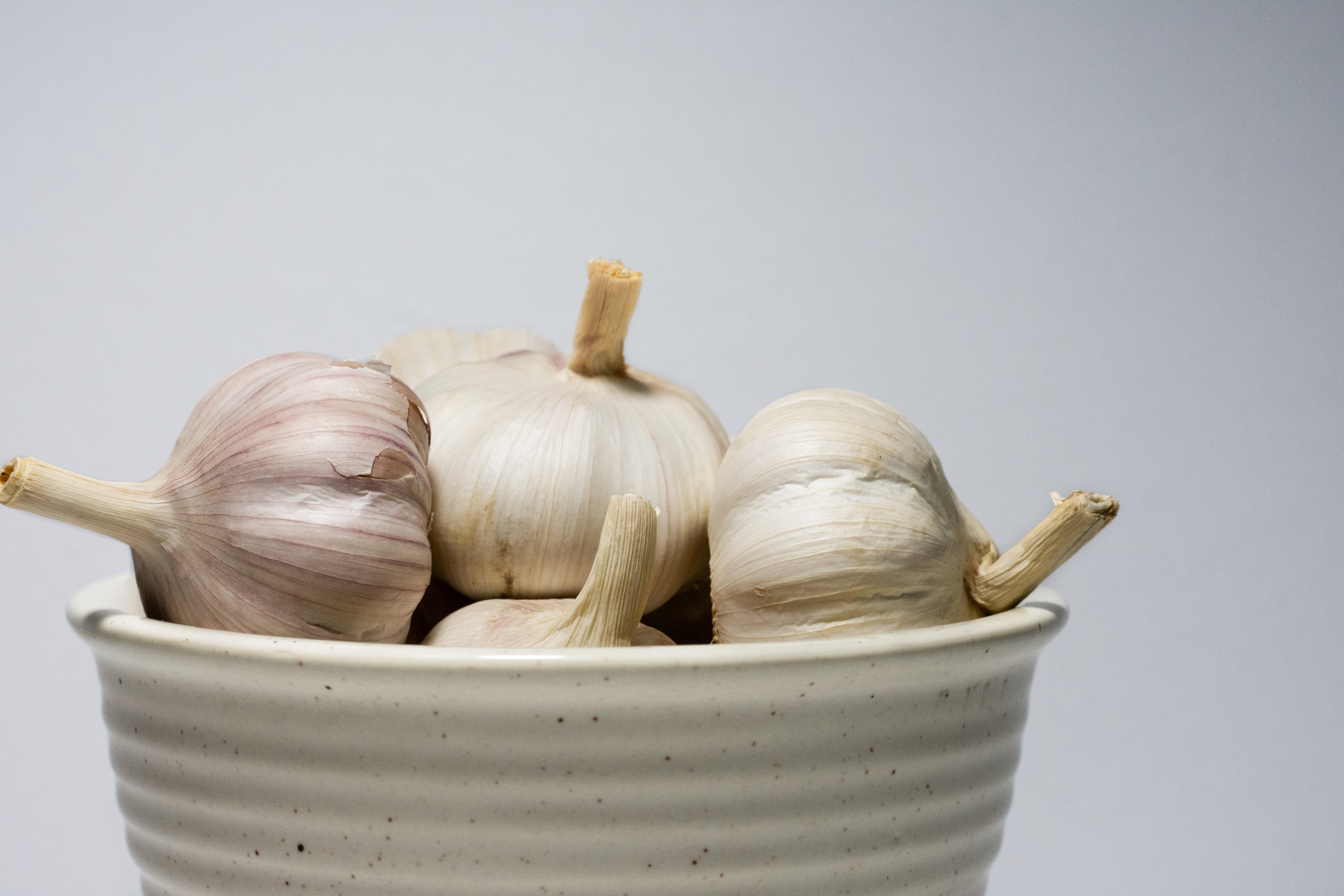 garlic-bulbs-in-bowl.jpg